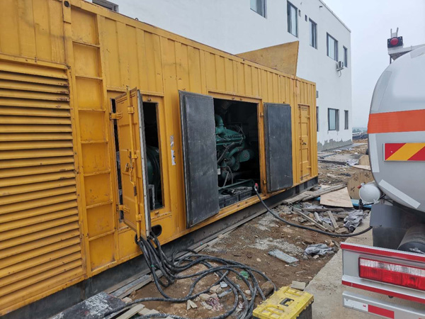 下陆如何在发电机出租合同中约定设备的维修和保养责任?